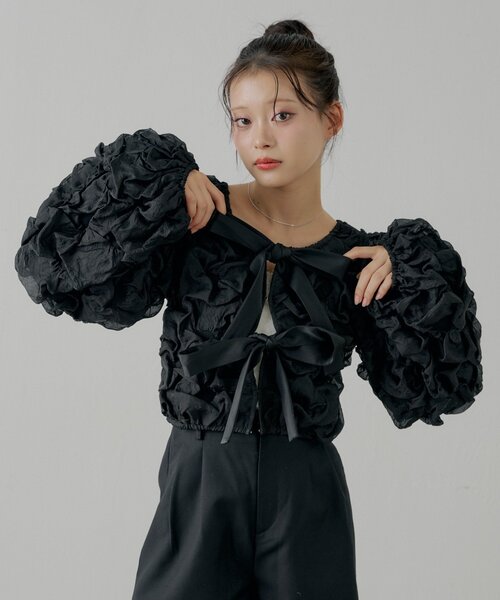 Chico（チコ）の「【SALON by Chico】前後2wayフロントリボンポコポコブラウス（シャツ/ブラウス・レディース・ブラック/ブルー/ホワイト・FREE）」の3枚目の写真