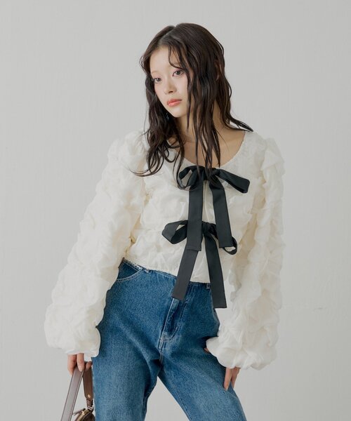 Chico（チコ）の「【SALON by Chico】前後2wayフロントリボンポコポコブラウス（シャツ/ブラウス・レディース・ブラック/ブルー/ホワイト・FREE）」の7枚目の写真