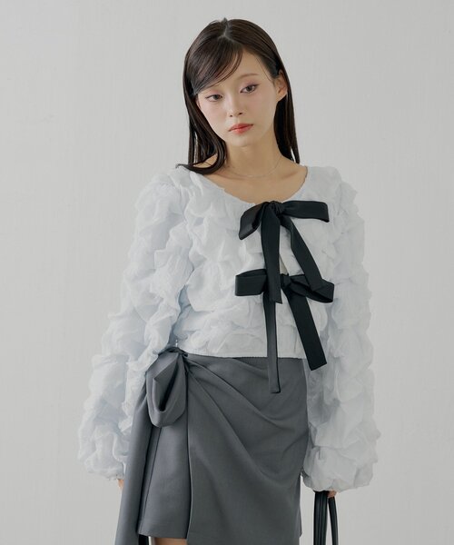 Chico（チコ）の「【SALON by Chico】前後2wayフロントリボンポコポコブラウス（シャツ/ブラウス・レディース・ブラック/ブルー/ホワイト・FREE）」の10枚目の写真