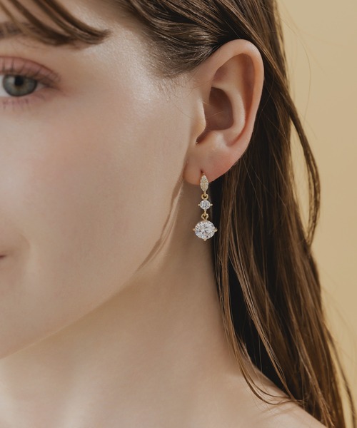 LA MUe(ラミュー)の「【LA MUE】シルバー925ポスト ビジュー ドロップピアス(ピアス(両耳用)・レディース・シルバー/ゴールド・FREE)」の2枚目の写真