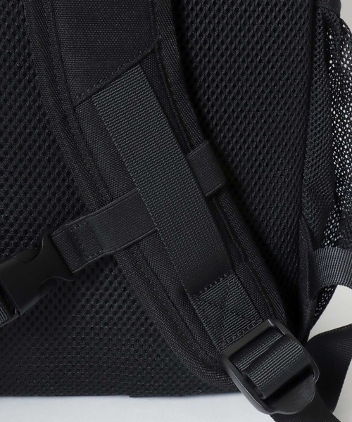 Lee(リー)の「Lee/リー 撥水 ロゴ ワンポイント刺繍 ポーチ付き バックル バックパック/リュックサック/大容量 約17L/レディース メンズ(バックパック/リュック・レディース・ブラック・FREE)」の6枚目の写真