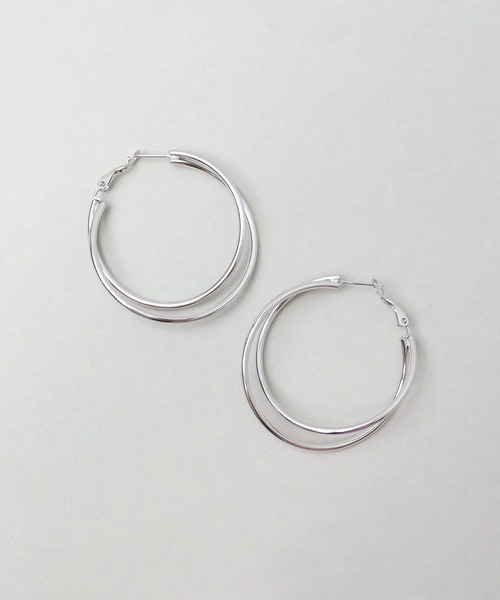 ieLS(イエルズ)の「金属アレルギー対応「ieLS」ステンレス ダブルフープボリュームピアス(ピアス(両耳用)・レディース・シルバー・ONE SIZE)」の2枚目の写真