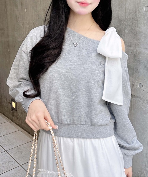 INGNI（イング）の「スウェット肩リボン胸ロゴワンショルトップス（スウェット・レディース・ライトピンク/グレー/ネイビー/オートミール・M）」の7枚目の写真