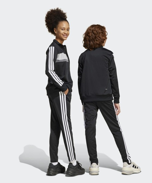 adidas(アディダス)の「シーズナル エッセンシャルズ Tiberio スリーストライプス トリコット トラックスーツ キッズ / ジャージ / アディダス adidas(ジャージ・キッズ・ブラック×グレー/ブラック×レッド/ブルー・130/140/150/160)」の4枚目の写真