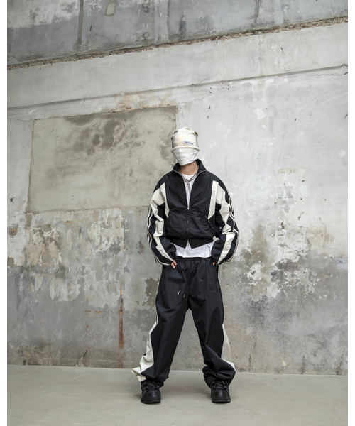 ROARINGRAD（ロアリングラド）の「26 クロップトラックジャケット ブラック（ナイロンジャケット・レディース・その他・LARGE/MEDIUM）」の2枚目の写真