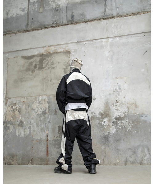 ROARINGRAD（ロアリングラド）の「26 クロップトラックジャケット ブラック（ナイロンジャケット・レディース・その他・LARGE/MEDIUM）」の4枚目の写真