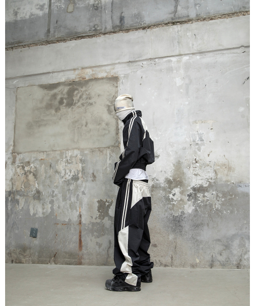 ROARINGRAD（ロアリングラド）の「26 クロップトラックジャケット ブラック（ナイロンジャケット・レディース・その他・LARGE/MEDIUM）」の5枚目の写真