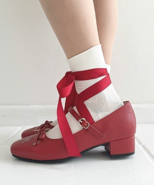 F i.n.t（フィント）の「リボン付き小花刺繍バレエパンプス（パンプス・レディース・アイボリー/レッド・L/M/S）」の5枚目の写真