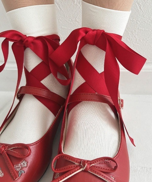 F i.n.t（フィント）の「リボン付き小花刺繍バレエパンプス（パンプス・レディース・アイボリー/レッド・L/M/S）」の6枚目の写真