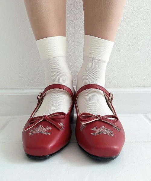F i.n.t（フィント）の「リボン付き小花刺繍バレエパンプス（パンプス・レディース・アイボリー/レッド・L/M/S）」の7枚目の写真