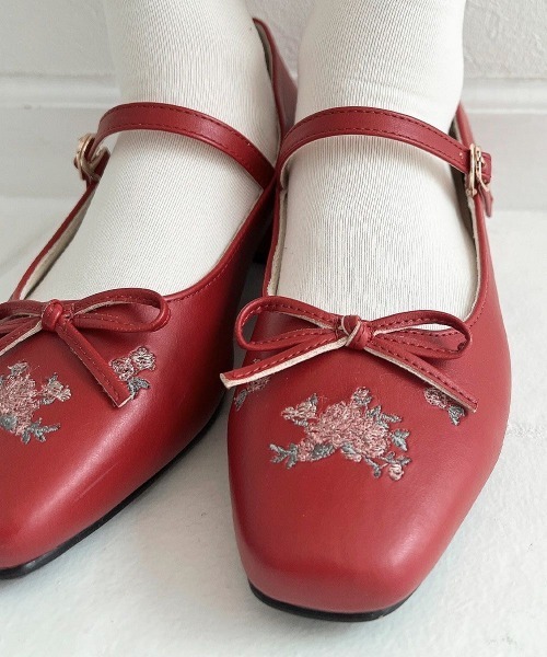 F i.n.t（フィント）の「リボン付き小花刺繍バレエパンプス（パンプス・レディース・アイボリー/レッド・L/M/S）」の8枚目の写真