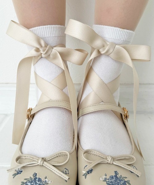 F i.n.t（フィント）の「リボン付き小花刺繍バレエパンプス（パンプス・レディース・アイボリー/レッド・L/M/S）」の11枚目の写真
