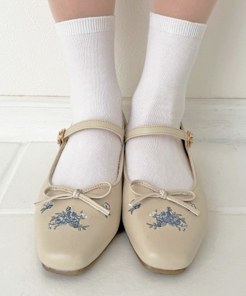 F i.n.t（フィント）の「リボン付き小花刺繍バレエパンプス（パンプス・レディース・アイボリー/レッド・L/M/S）」の13枚目の写真