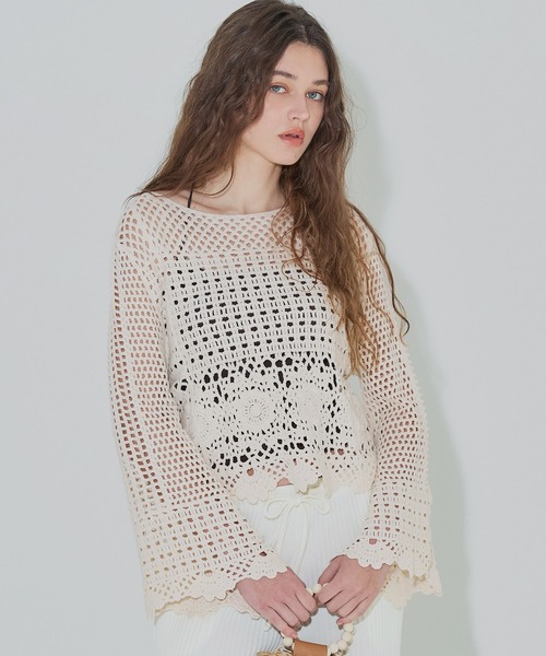 coca(coca)(コカ)の「フレアスリーブクロシェニット(ニット/セーター・レディース・ブラック/アイボリー・ONE SIZE)」の2枚目の写真