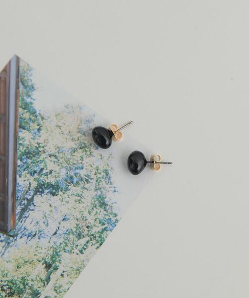 URBAN RESEARCH DOORS（アーバンリサーチドアーズ）の「カラーオーブピアス | 一粒ピアス/カラーピアス（ピアス（両耳用）・レディース・オフホワイト/ブラック・ONE）」の2枚目の写真