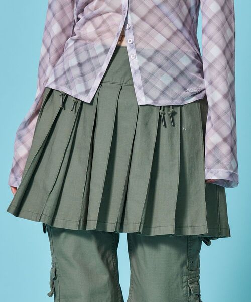 SEQUENZ(シークエンズ)の「※WEB限定 / レイヤード対応 / レディースアイレットプリーツミニスカート / sqnz eyelet pleats skirt(スカート・レディース・カーキ/ブラウン/ダークネイビー/その他1・SMALL/MEDIUM/LARGE)」の3枚目の写真