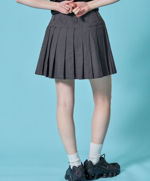 SEQUENZ(シークエンズ)の「※WEB限定 / レイヤード対応 / レディースアイレットプリーツミニスカート / sqnz eyelet pleats skirt(スカート・レディース・カーキ/ブラウン/ダークネイビー/その他1・SMALL/MEDIUM/LARGE)」の12枚目の写真
