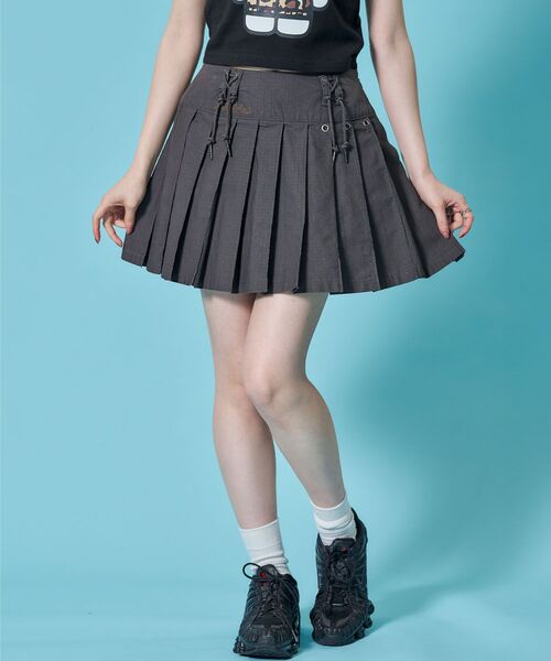 SEQUENZ(シークエンズ)の「※WEB限定 / レイヤード対応 / レディースアイレットプリーツミニスカート / sqnz eyelet pleats skirt(スカート・レディース・カーキ/ブラウン/ダークネイビー/その他1・SMALL/MEDIUM/LARGE)」の13枚目の写真