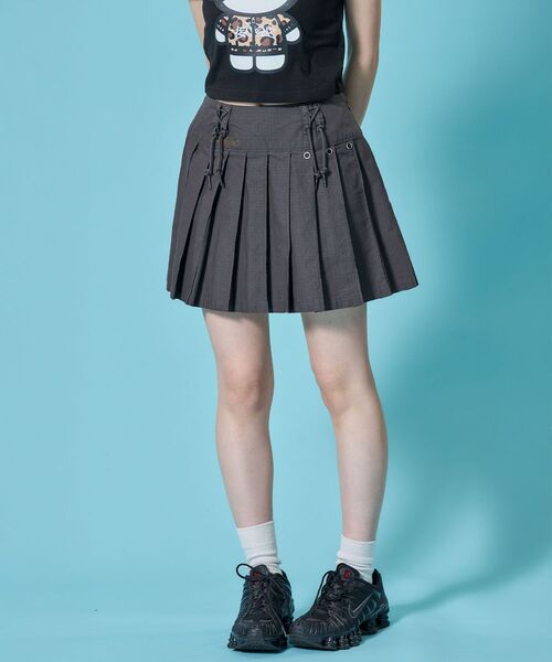 SEQUENZ(シークエンズ)の「※WEB限定 / レイヤード対応 / レディースアイレットプリーツミニスカート / sqnz eyelet pleats skirt(スカート・レディース・カーキ/ブラウン/ダークネイビー/その他1・SMALL/MEDIUM/LARGE)」の14枚目の写真
