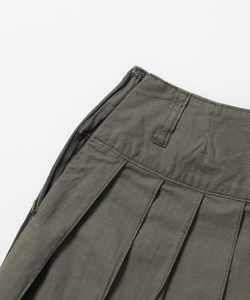 SEQUENZ(シークエンズ)の「※WEB限定 / レイヤード対応 / レディースアイレットプリーツミニスカート / sqnz eyelet pleats skirt(スカート・レディース・カーキ/ブラウン/ダークネイビー/その他1・SMALL/MEDIUM/LARGE)」の6枚目の写真