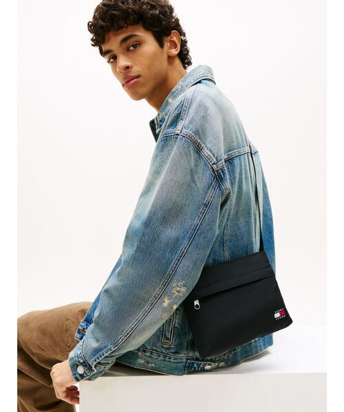 tommy jeans(トミー ジーンズ)の「エッセンシャルデイリーリップストップサコッシュ(ショルダーバッグ・メンズ・ブラック・FREE)」の2枚目の写真