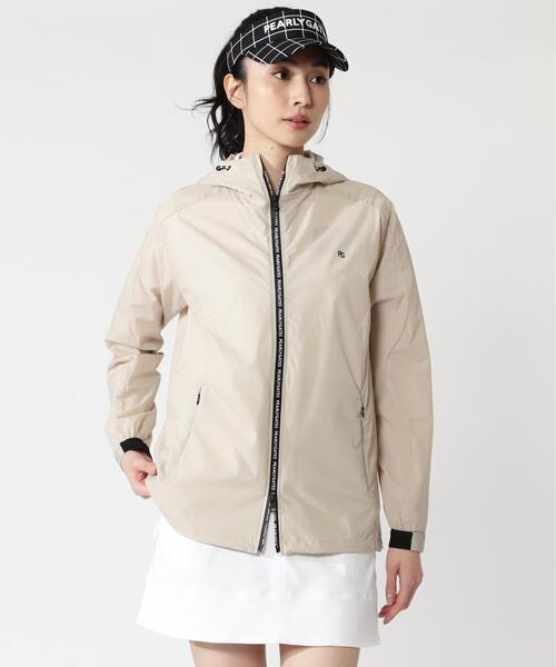 PEARLY GATES(パーリーゲイツ)の「【PEARLY GATES】ナイロンストレッチタフタラミネート(ブルゾン・レディース・ベージュ/ネイビー・LARGE/MEDIUM/SMALL)」の3枚目の写真