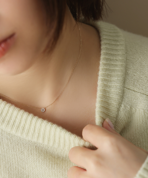 Lilas(リラ)の「プチダイヤサークルネックレス K10(ネックレス・レディース・ゴールド・FREE)」の2枚目の写真