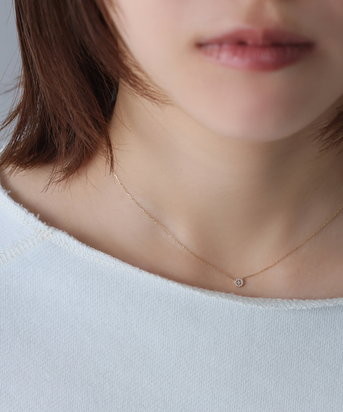 Lilas(リラ)の「プチダイヤサークルネックレス K10(ネックレス・レディース・ゴールド・FREE)」の3枚目の写真