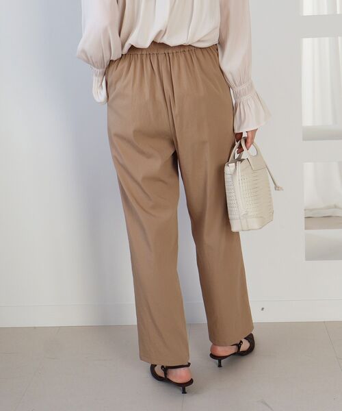 le.coeur blanc(ルクールブラン)の「ストレッチツータックテーパード(その他パンツ・レディース・ブラック/モカ/キャメル・36/38)」の17枚目の写真