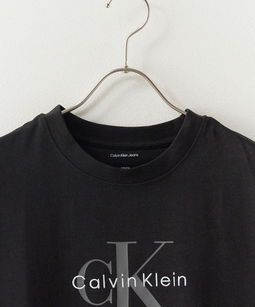 Calvin Klein（カルバン・クライン）の「Calvin Klein/カルバンクライン Tシャツ - モノグラムクルーネックショートスリーブTシャツ 半袖Tシャツ  2026年春夏（Tシャツ/カットソー・レディース・ホワイト/ブラック・S/M）」の21枚目の写真