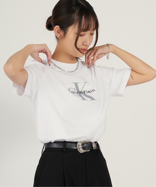 Calvin Klein（カルバン・クライン）の「Calvin Klein/カルバンクライン Tシャツ - モノグラムクルーネックショートスリーブTシャツ 半袖Tシャツ  2026年春夏（Tシャツ/カットソー・レディース・ホワイト/ブラック・S/M）」の12枚目の写真