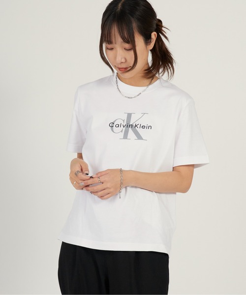 Calvin Klein（カルバン・クライン）の「Calvin Klein/カルバンクライン Tシャツ - モノグラムクルーネックショートスリーブTシャツ 半袖Tシャツ  2026年春夏（Tシャツ/カットソー・レディース・ホワイト/ブラック・S/M）」の10枚目の写真