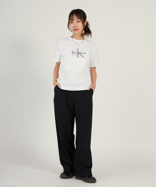 Calvin Klein（カルバン・クライン）の「Calvin Klein/カルバンクライン Tシャツ - モノグラムクルーネックショートスリーブTシャツ 半袖Tシャツ  2026年春夏（Tシャツ/カットソー・レディース・ホワイト/ブラック・S/M）」の7枚目の写真