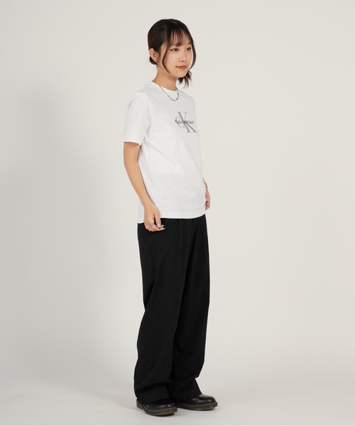 Calvin Klein（カルバン・クライン）の「Calvin Klein/カルバンクライン Tシャツ - モノグラムクルーネックショートスリーブTシャツ 半袖Tシャツ  2026年春夏（Tシャツ/カットソー・レディース・ホワイト/ブラック・S/M）」の4枚目の写真