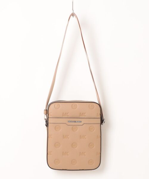 MICHAEL KORS(マイケルコース)の「FLIGHT BAG Crossbody(ショルダーバッグ・メンズ・キャメル・FREE)」の1枚目の写真