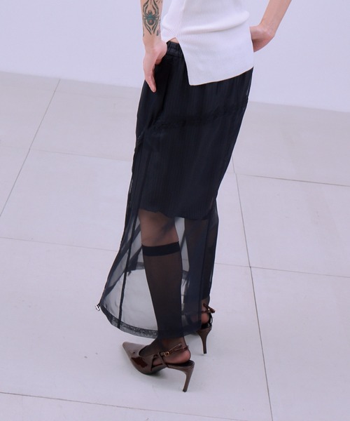 THINGS THAT MATTER(シングス ザット マター)の「CHECK SHEER LAYERED SKIRT / STRIPE SHEER LAYERED SKIRT / チェック シアー レイヤード スカート / ストライプ シアー レイヤード スカート(スカート・レディース・ネイビー/ブラウン・2/1)」の9枚目の写真