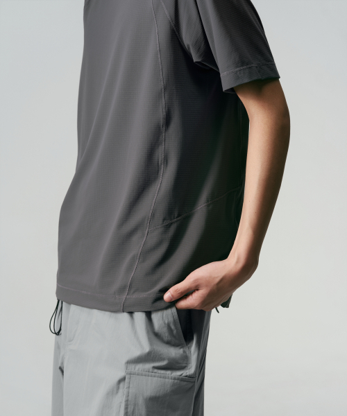 MUSINSA STANDARD（ムシンサスタンダード）の「[シティレジャー] スポーティブテクスチャードTシャツ [グレー]（Tシャツ/カットソー・メンズ・その他・SMALL/MEDIUM/LARGE/X-LARGE/2XL）」の6枚目の写真