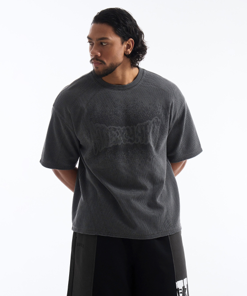 HDEX(エイチデックス)の「ピグメントカットラインワッフルショートスリーブ (チャコール)(Tシャツ/カットソー・メンズ・チャコール・MEDIUM/LARGE/X-LARGE/2XL)」の1枚目の写真