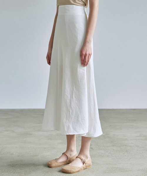 NICK&NICOLE(ニックアンドニコール)の「SATIN LONG SKIRT_WHITE(スカート・レディース・その他・FREE)」の3枚目の写真