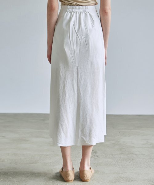 NICK&NICOLE(ニックアンドニコール)の「SATIN LONG SKIRT_WHITE(スカート・レディース・その他・FREE)」の4枚目の写真