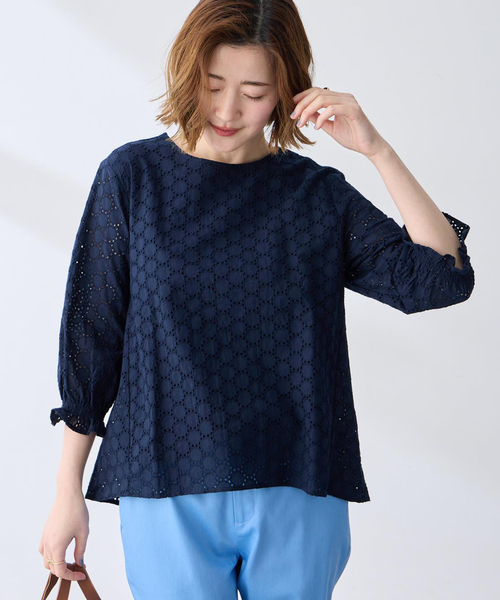 Petit Honfleur(プチオンフルール)の「レースシャーリング袖ブラウス(Tシャツ/カットソー・レディース・ネイビー/ホワイト・M/L)」の2枚目の写真
