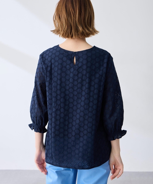 Petit Honfleur(プチオンフルール)の「レースシャーリング袖ブラウス(Tシャツ/カットソー・レディース・ネイビー/ホワイト・M/L)」の6枚目の写真