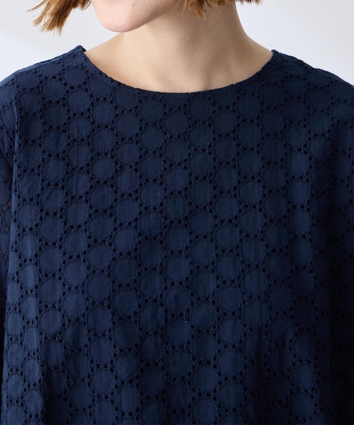 Petit Honfleur(プチオンフルール)の「レースシャーリング袖ブラウス(Tシャツ/カットソー・レディース・ネイビー/ホワイト・M/L)」の13枚目の写真