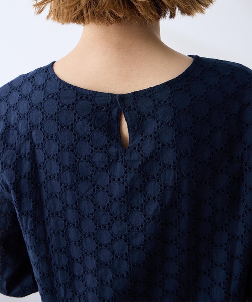 Petit Honfleur(プチオンフルール)の「レースシャーリング袖ブラウス(Tシャツ/カットソー・レディース・ネイビー/ホワイト・M/L)」の16枚目の写真