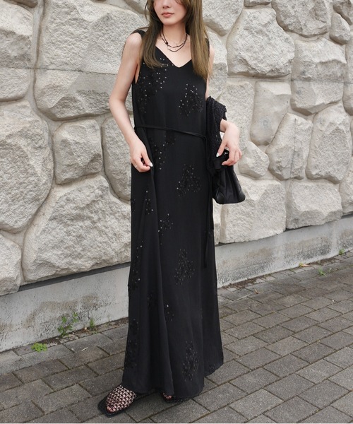 LAULEN(ローレン)の「lace embroidery twist sleeve long dress /レース刺繍ロングドレス(ワンピース・レディース・ベージュ/ブルー/ブラック/アイボリー・S/M)」の3枚目の写真
