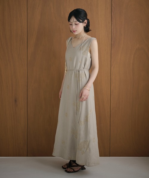 LAULEN(ローレン)の「lace embroidery twist sleeve long dress /レース刺繍ロングドレス(ワンピース・レディース・ベージュ/ブルー/ブラック/アイボリー・S/M)」の5枚目の写真