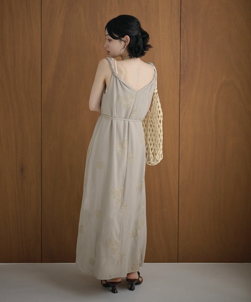 LAULEN(ローレン)の「lace embroidery twist sleeve long dress /レース刺繍ロングドレス(ワンピース・レディース・ベージュ/ブルー/ブラック/アイボリー・S/M)」の6枚目の写真