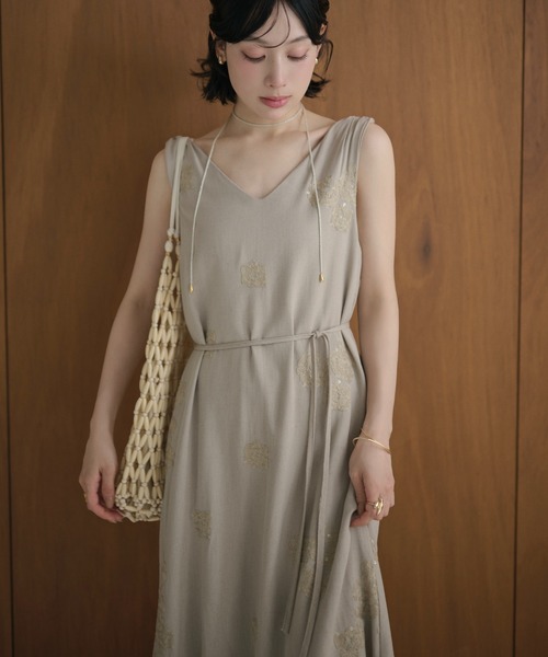 LAULEN(ローレン)の「lace embroidery twist sleeve long dress /レース刺繍ロングドレス(ワンピース・レディース・ベージュ/ブルー/ブラック/アイボリー・S/M)」の9枚目の写真