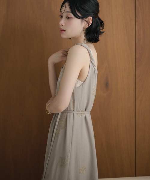 LAULEN(ローレン)の「lace embroidery twist sleeve long dress /レース刺繍ロングドレス(ワンピース・レディース・ベージュ/ブルー/ブラック/アイボリー・S/M)」の10枚目の写真