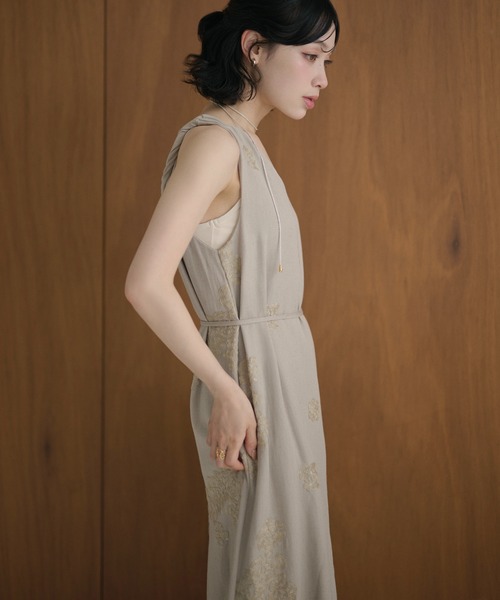 LAULEN(ローレン)の「lace embroidery twist sleeve long dress /レース刺繍ロングドレス(ワンピース・レディース・ベージュ/ブルー/ブラック/アイボリー・S/M)」の12枚目の写真